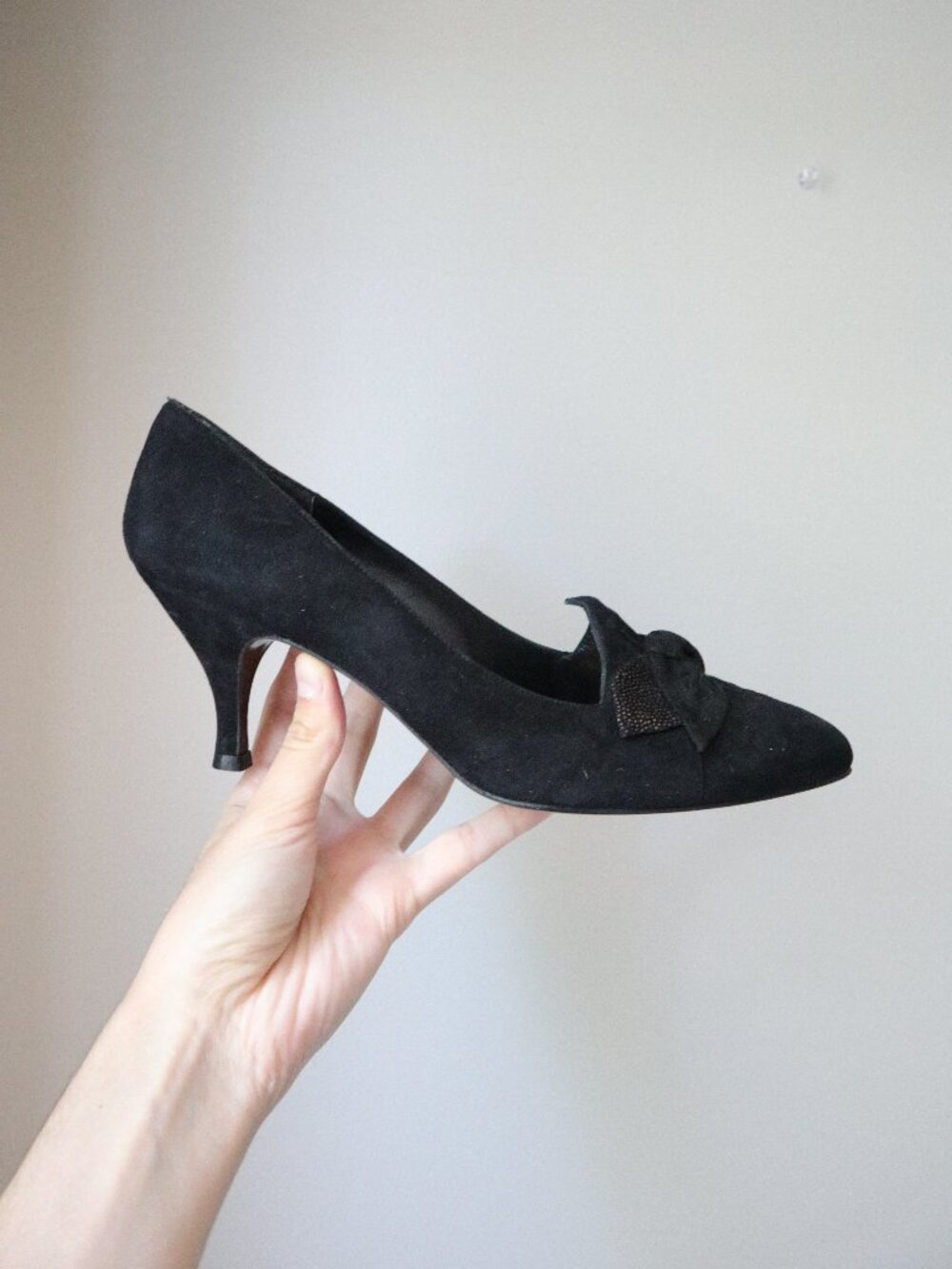 Black Pointed-Toe Heels with Leather Soles